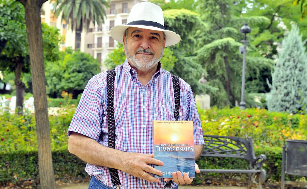 El escritor linarense José Miguel Palomares. 