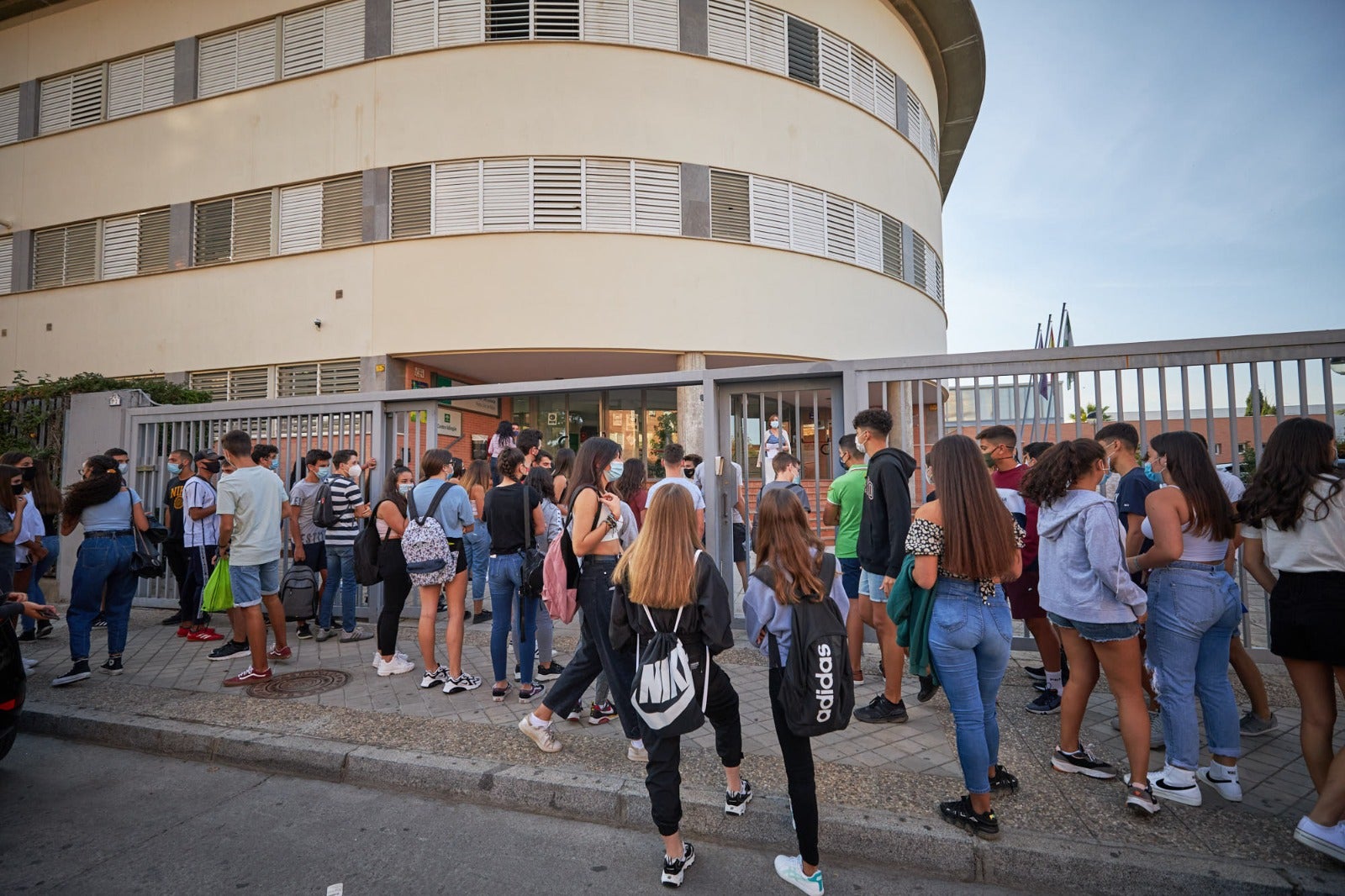 El regreso a las aulas de los estudiantes de Secundaria y Bachillerato no está provocando retenciones en la ciudad ni en la autovía