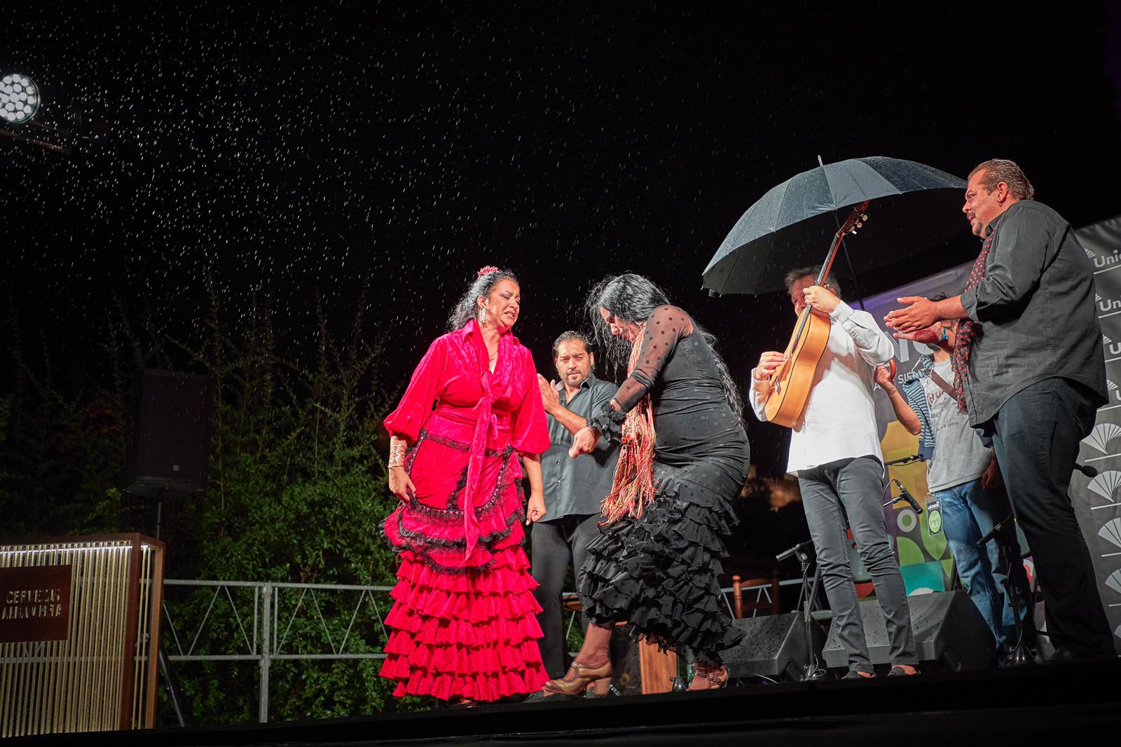 A pesar de la amenaza de lluvia, pudieron conceder un último tema que cumplió con creces la función de fin de fiestas