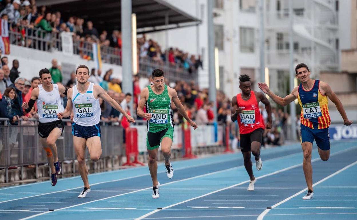 Dani Rodríguez, en el centro, con la selección andaluza en una competición anterior. 