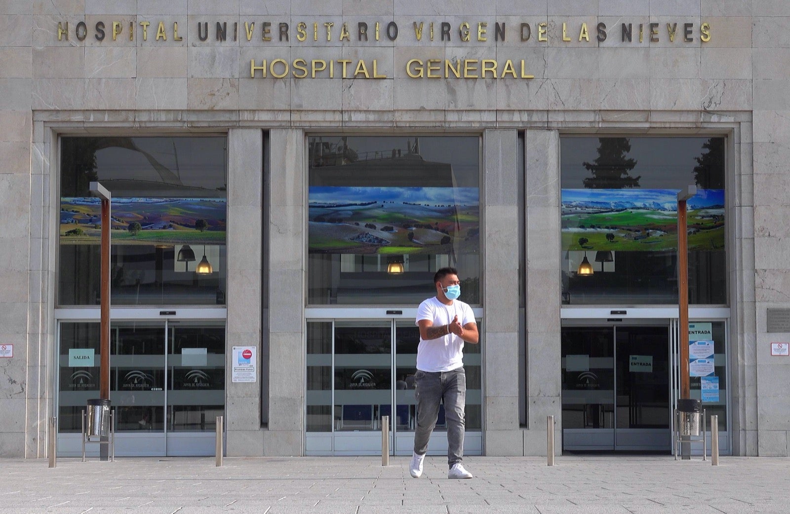 Vinculan los contagios a la fiesta de jubilación de un enfermero; hay médicos aislados, 20 pacientes infectados y el centro deberá hacer 33 contratos exprés para seguir operativo