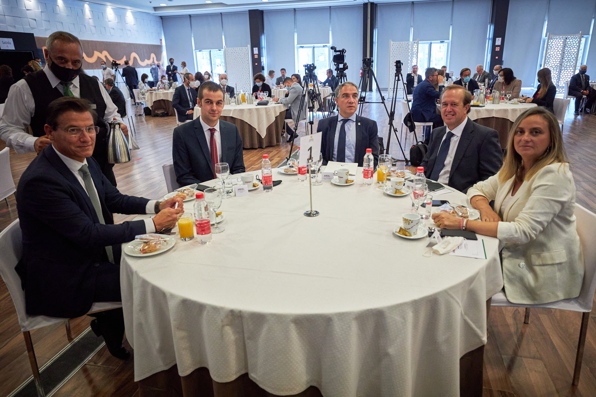 El consejero de Presidencia ha analizado los desafíos de la comunidad ante el Covid y ha anunciado ayudas al alquiler para el sector del ocio nocturno e infantil