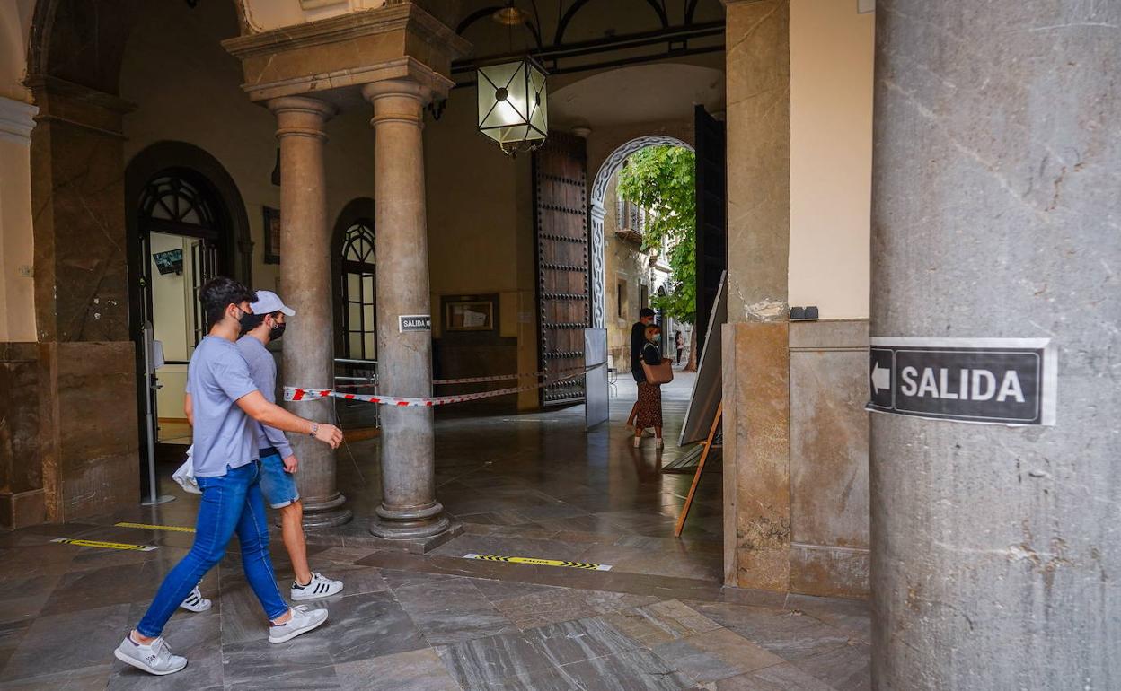 Entrada de la Facultad de Derecho.