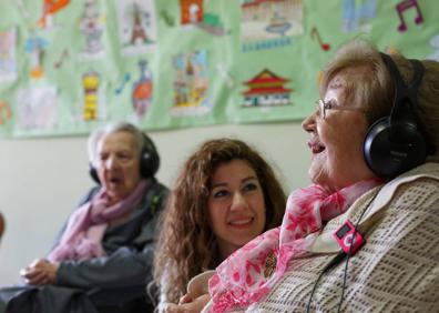 Imagen secundaria 1 - Taller en una residencia, en 2015.