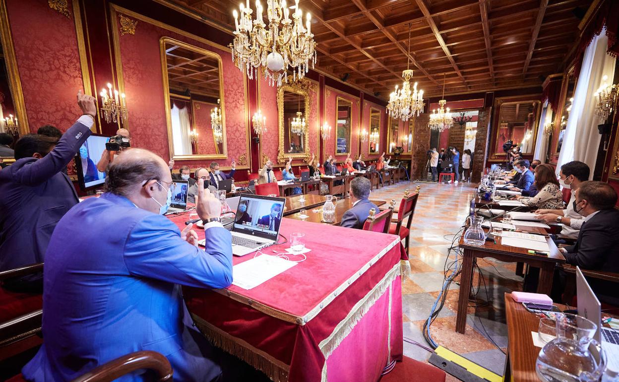 El curso arrancó con un pleno telemático, en el que cinco concejales participaron por videoconferencia,