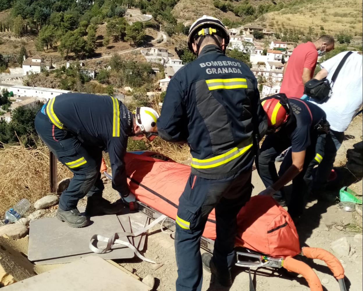 El cuerpo de Bomberos participó en el rescate del cuerpo.