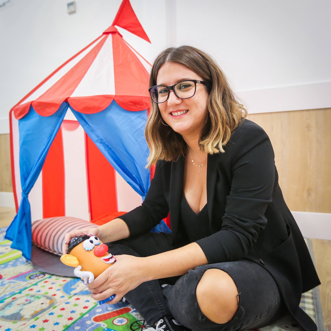 La psicóloga María Ángeles Prieto, en una de las salas del centro Piatel, en el Zaidín.