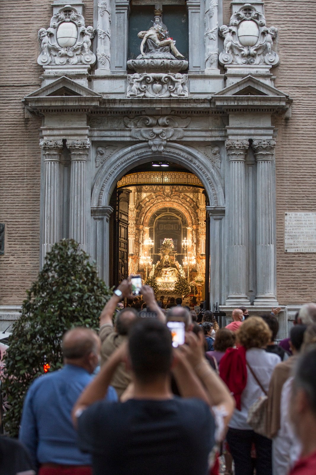 Fotos: Granada vive su Día de la Virgen más diferente