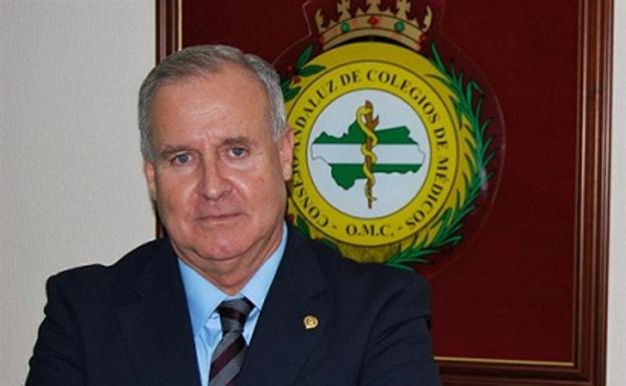 El presidente del Colegio de Médicos de Almería, Francisco Martínez de Amo. 