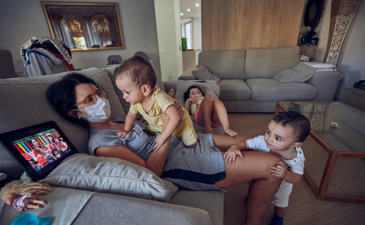 Una familia granadina que ha pasado 14 días en aislamiento a raíz del positivo de uno de los pequeños. 