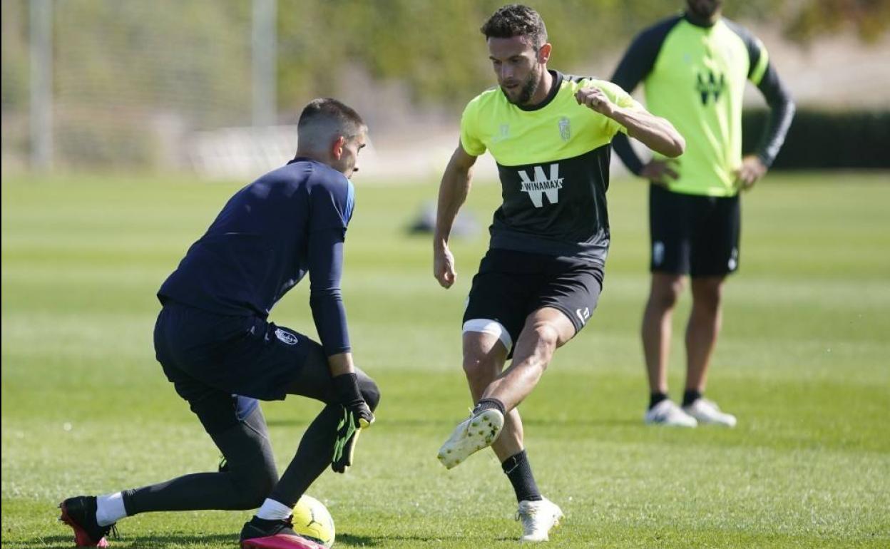 Quini aparece en las imágenes de la sesión de este martes. 