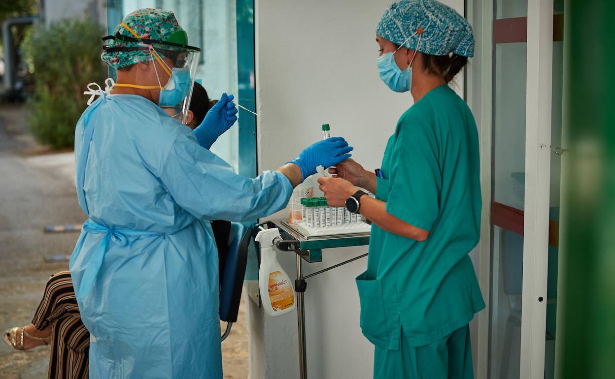 Los contagios en las 12 ciudades de Andalucía con más de 100.000 habitantes: ¿se impondrían las medidas de Madrid?