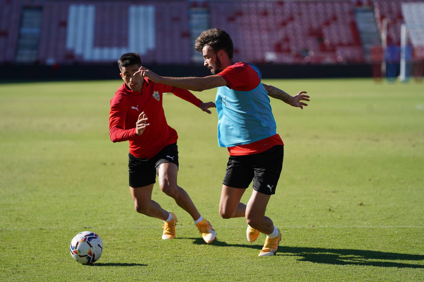 Fotos: Los rojiblancos esperan dar un salto más tras lo hecho en Lugo ante un Sporting fuerte