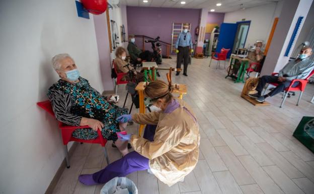 Los abuelos necesitan los centros de día.