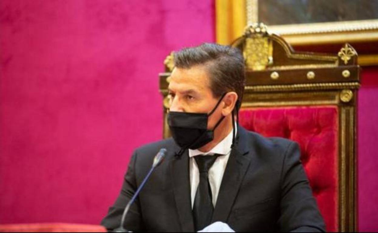 Covid-19 en el Ayuntamiento | El alcalde de Granada reitera que cumplió el protocolo y pide no hacer «casos personales» tras su positivo