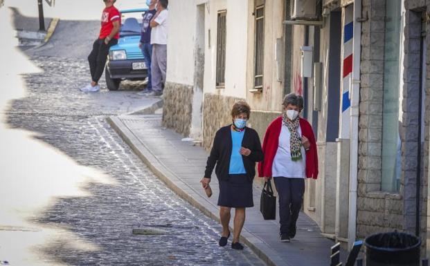 Poca activifdad en las calles de Iznalloz