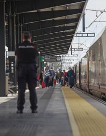 Imagen secundaria 2 - Llegada del primer tren directo desde Barcelona.