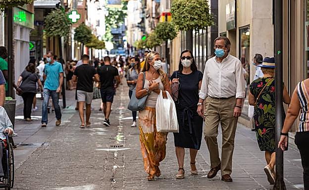 Los contagios entre jóvenes se disparan en Granada y ponen a Salud en alerta