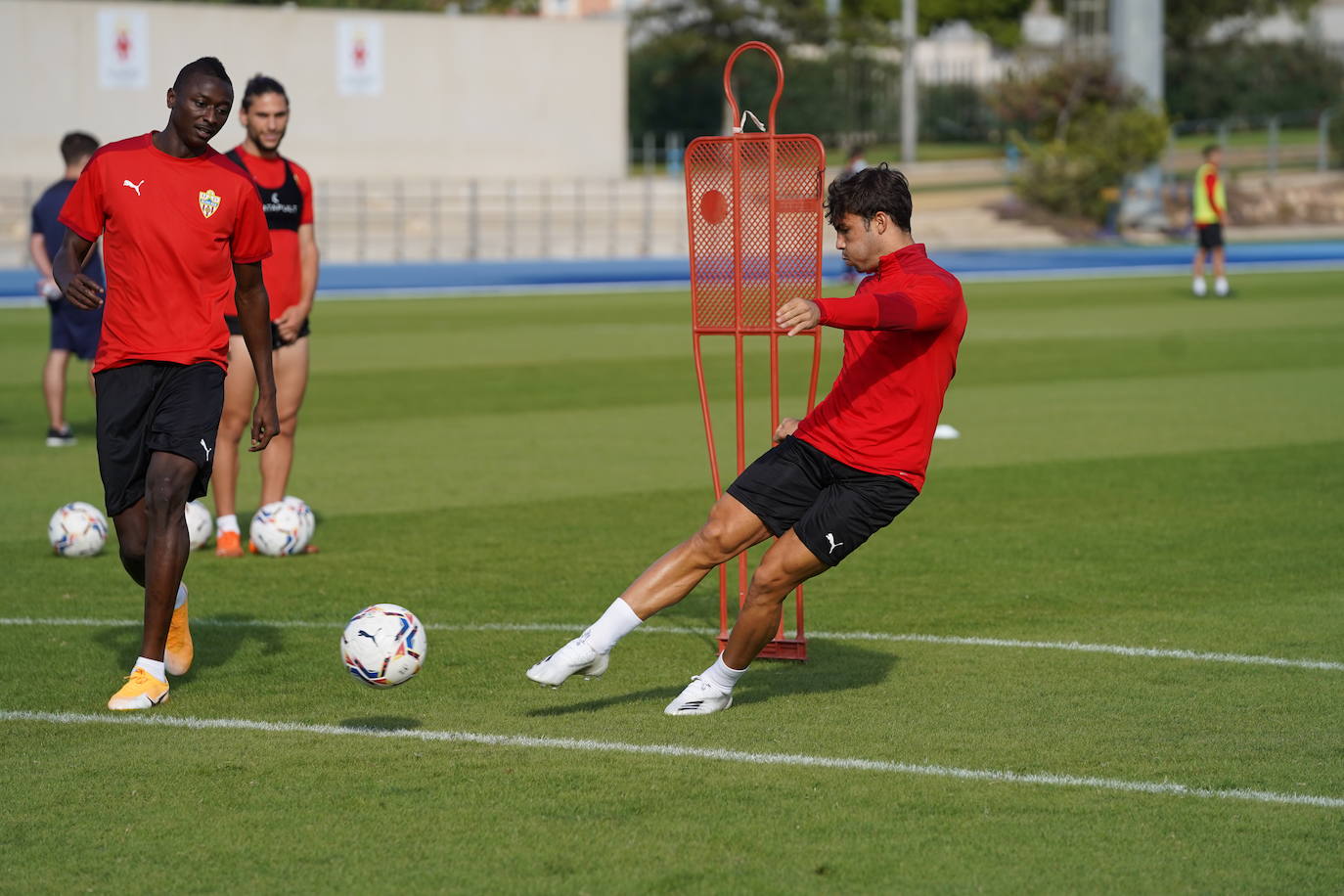 Fotos: El Almería trabaja con la vista puesta en Logroño
