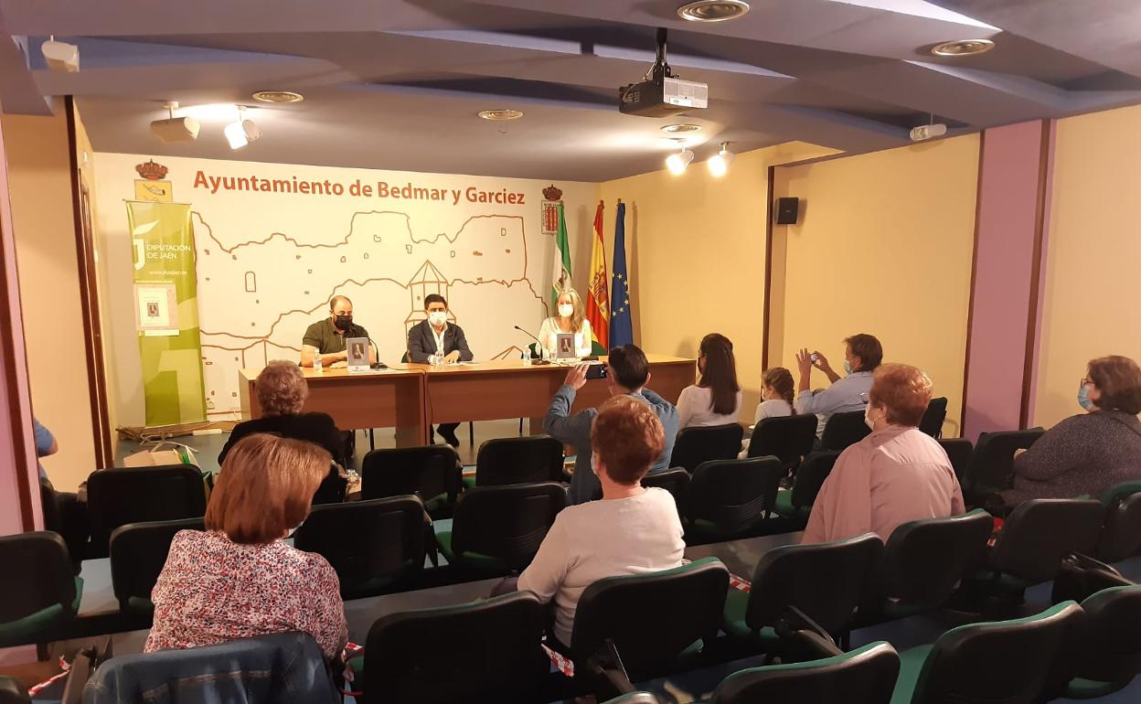 Momento de la presentación del libro en Bedmar.