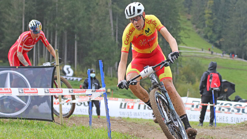 David Valero atraviesa una de las zonas del recorrido. 