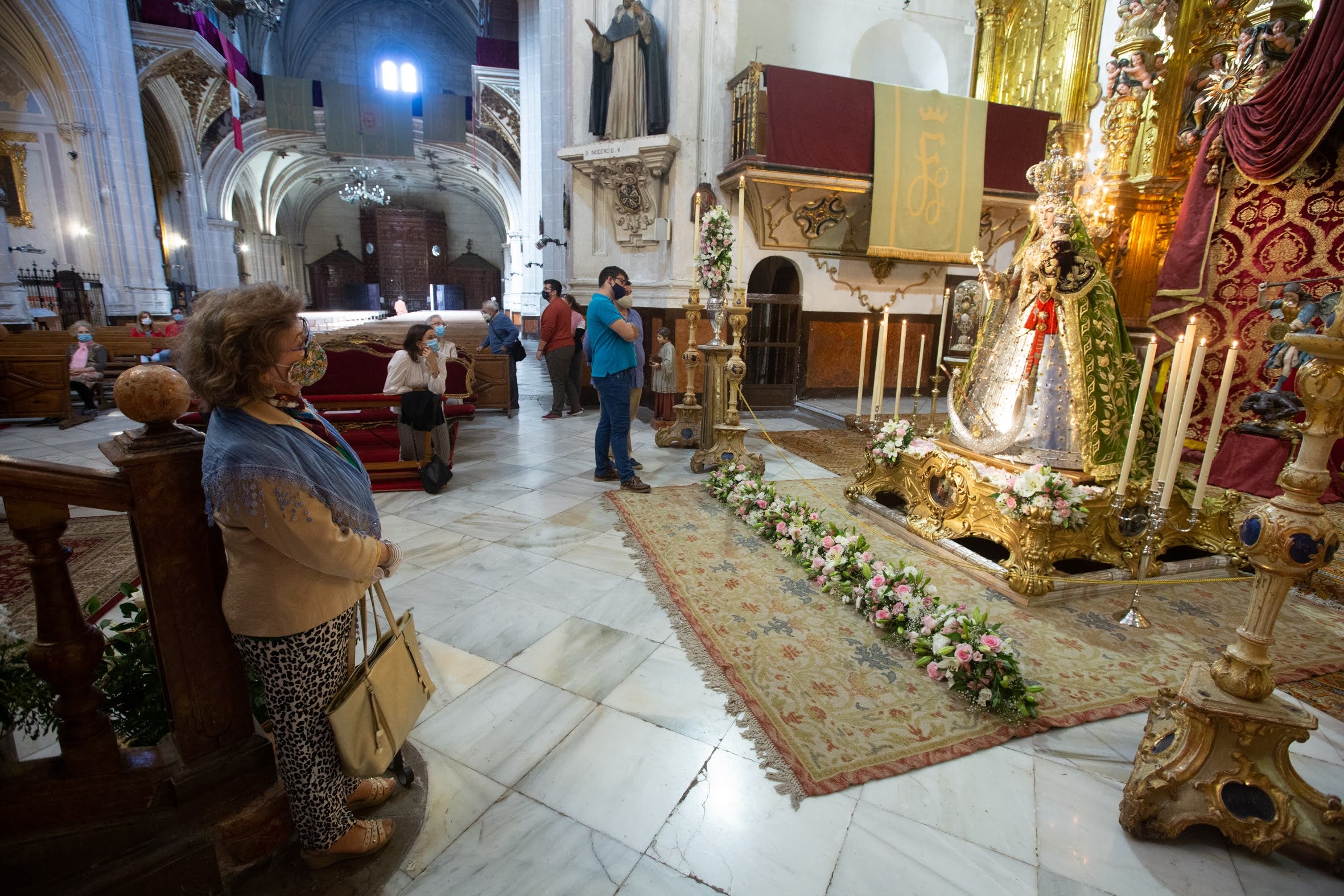 Durante toda la jornada del lunes se ha podido venerar a la Virgen del Rosario en el interior del templo dominico del Realejo