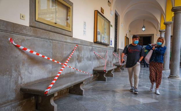 Una experta dice que el cierre de clases en Granada puede ser «como un vendaval en un incendio: chispas que expanden el contagio por toda la comunidad»