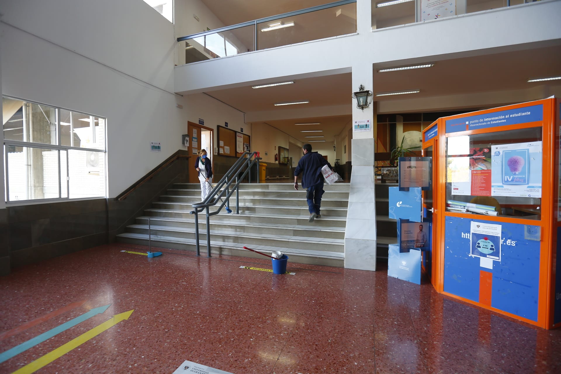 Aulas y pasillos vacíos en las facultades de la Universidad de Granada