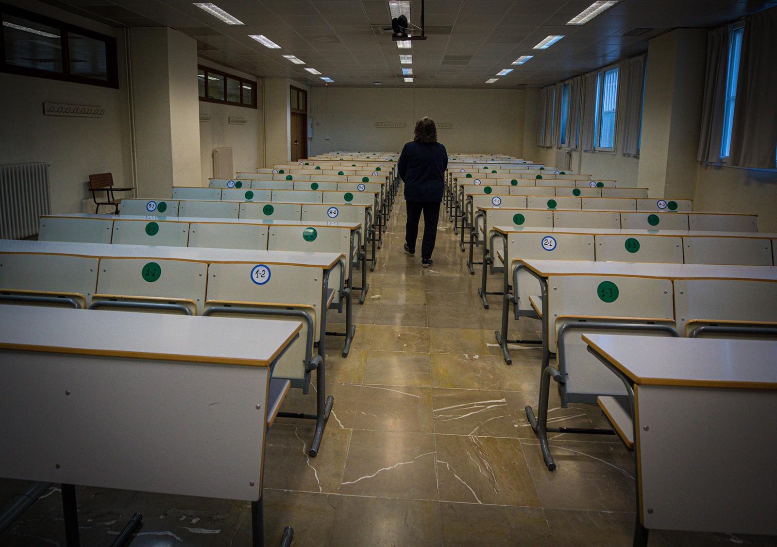 Aulas y pasillos vacíos en las facultades de la Universidad de Granada