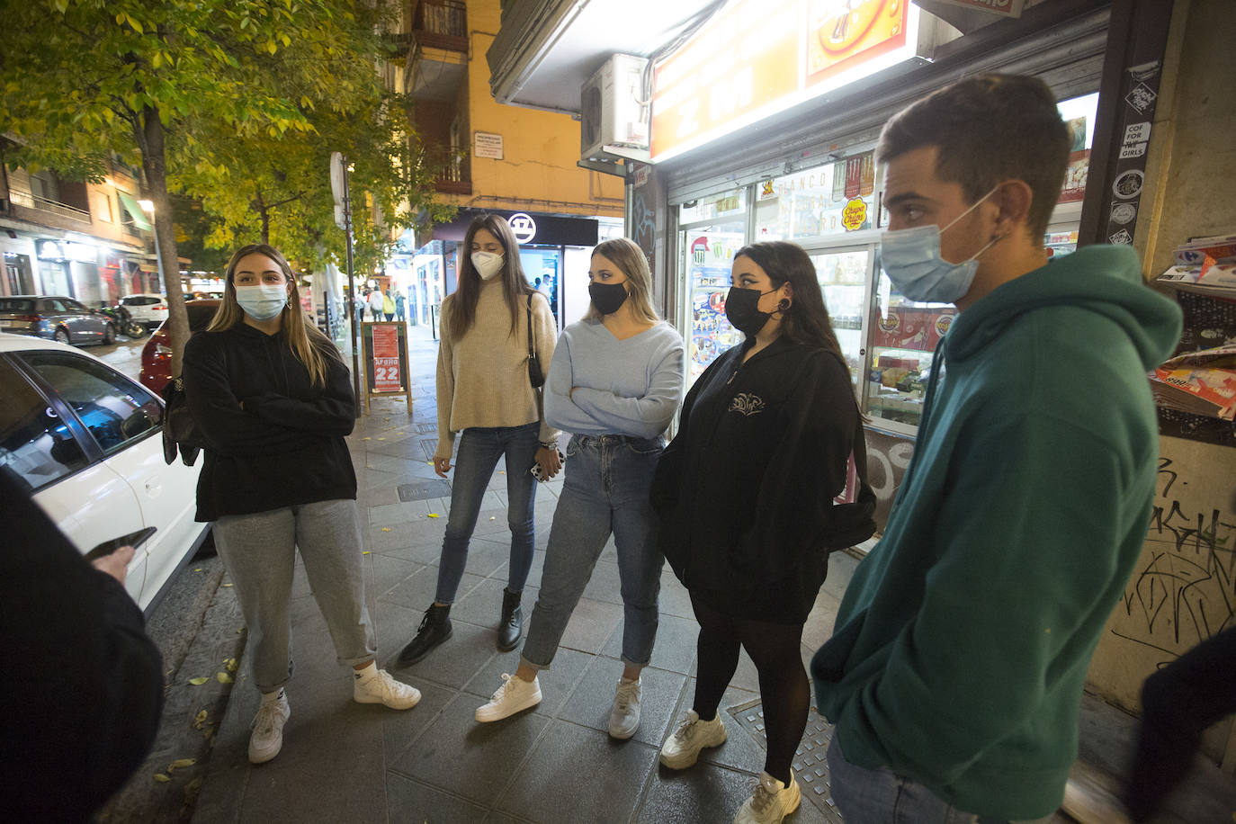 No hubo aglomeraciones en la calle ni establecimientos abiertos más allá de la hora permitida, pero sí reuniones en los pisos tras el cierre de los locales