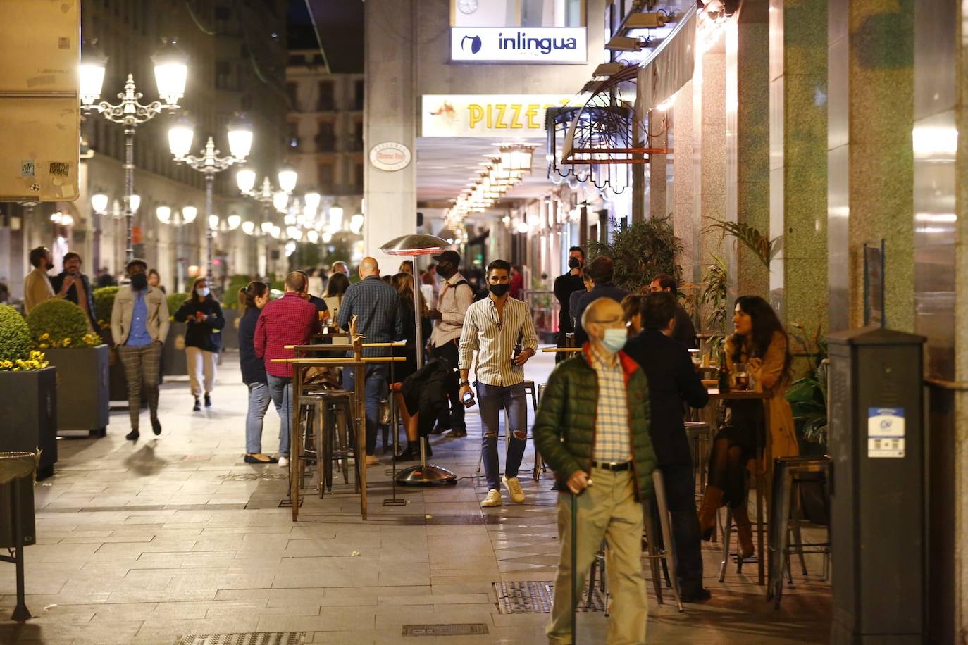 Fotos: Arranca el dispositivo policial que vigilará la última noche de fiesta en Granada