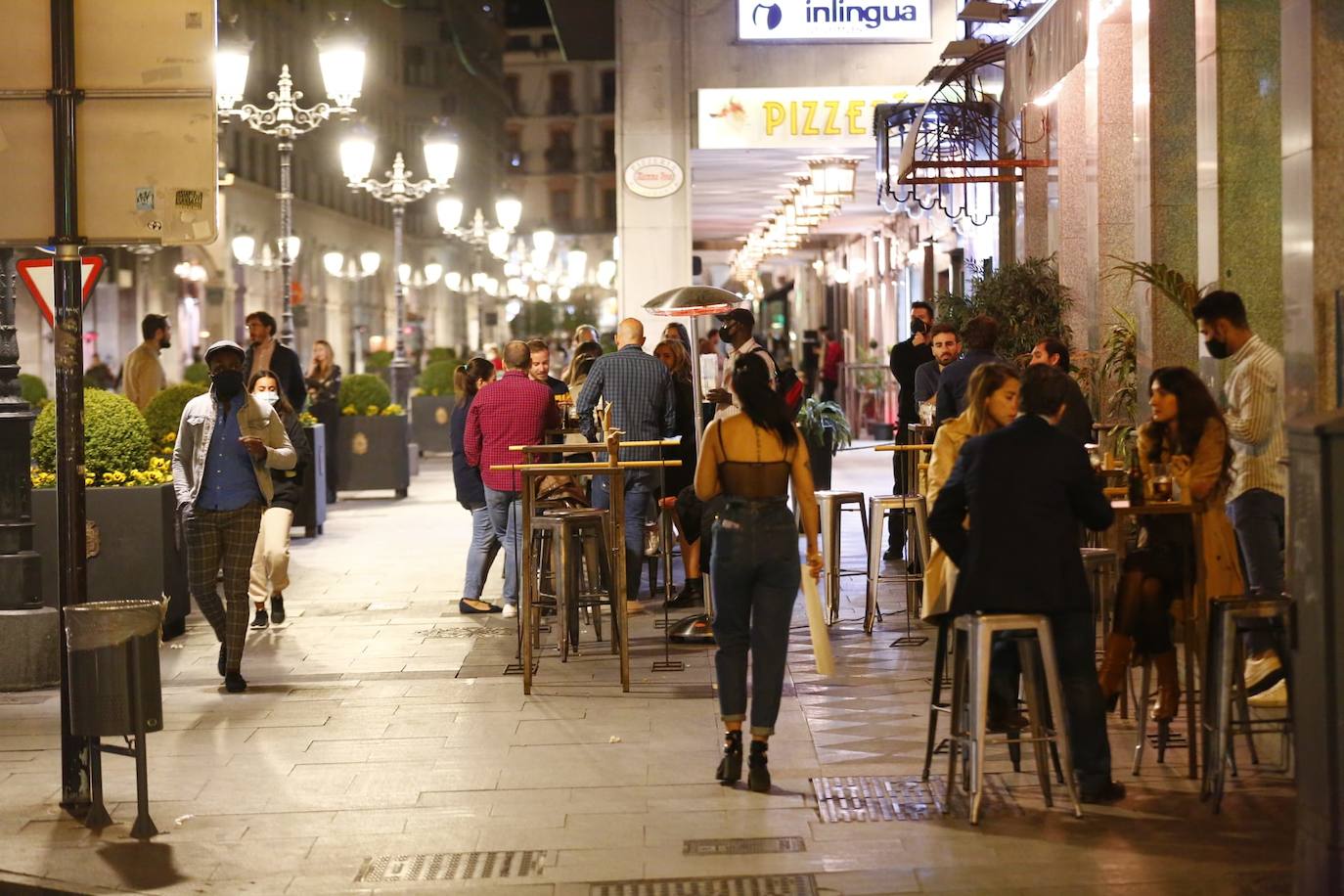 Fotos: Arranca el dispositivo policial que vigilará la última noche de fiesta en Granada