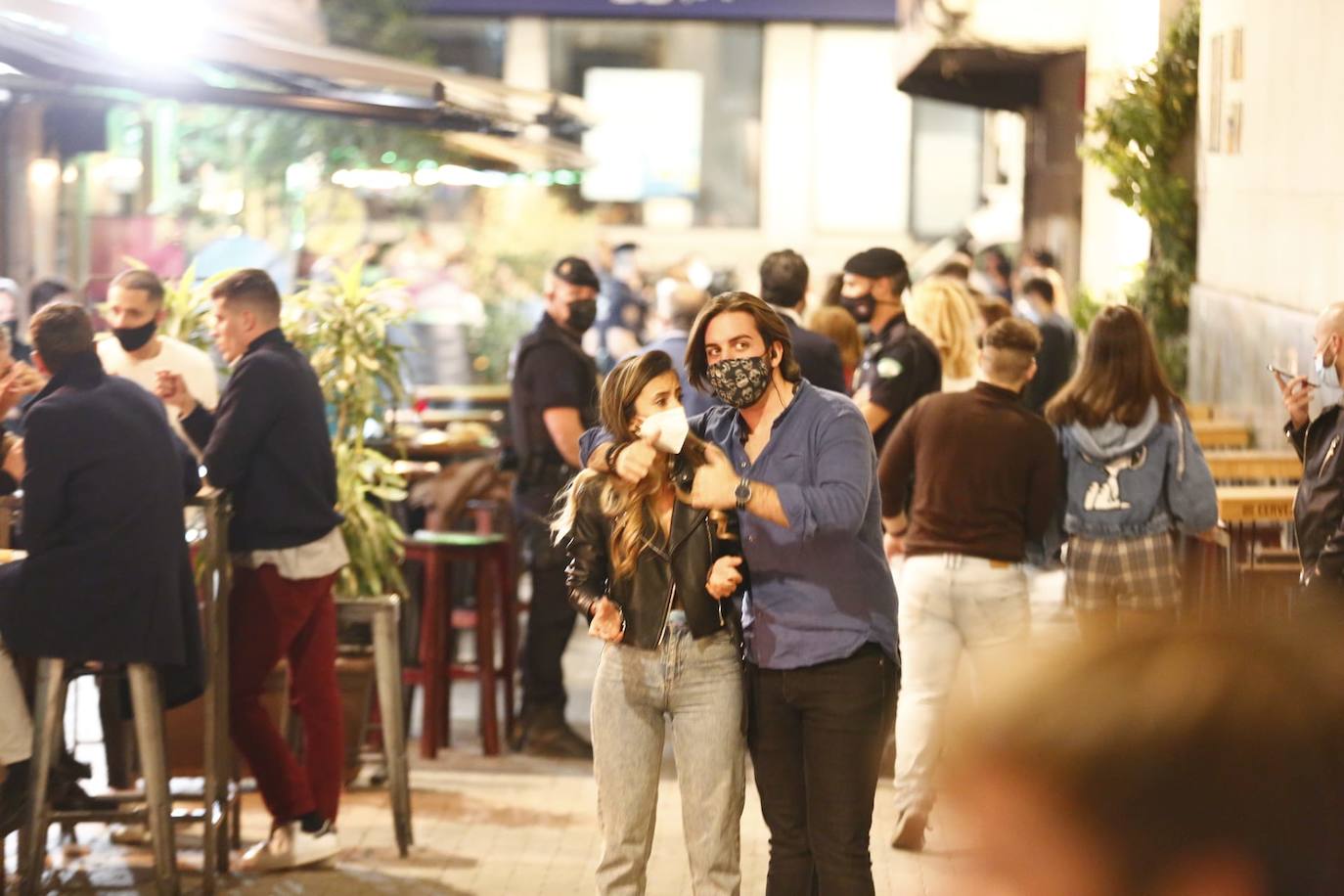 Fotos: Arranca el dispositivo policial que vigilará la última noche de fiesta en Granada