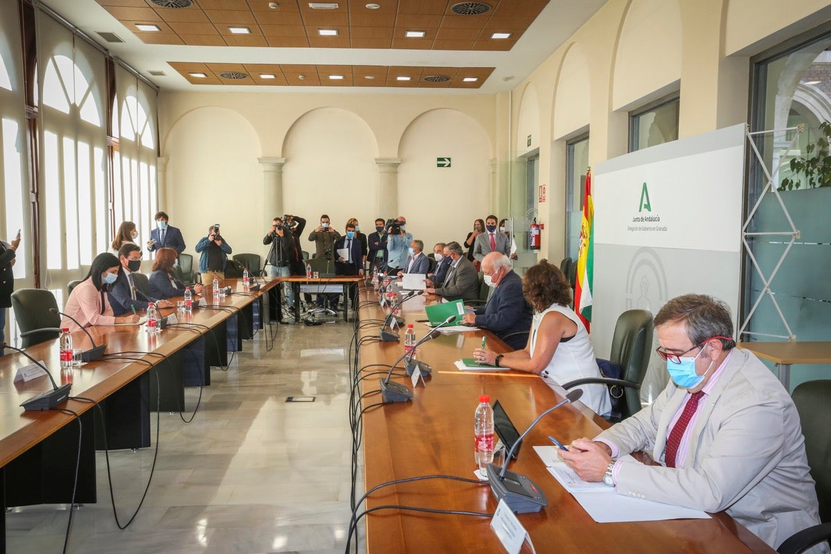 Reunión en La Normal con el consejero de Salud para decidir nuevas medidas en Granada