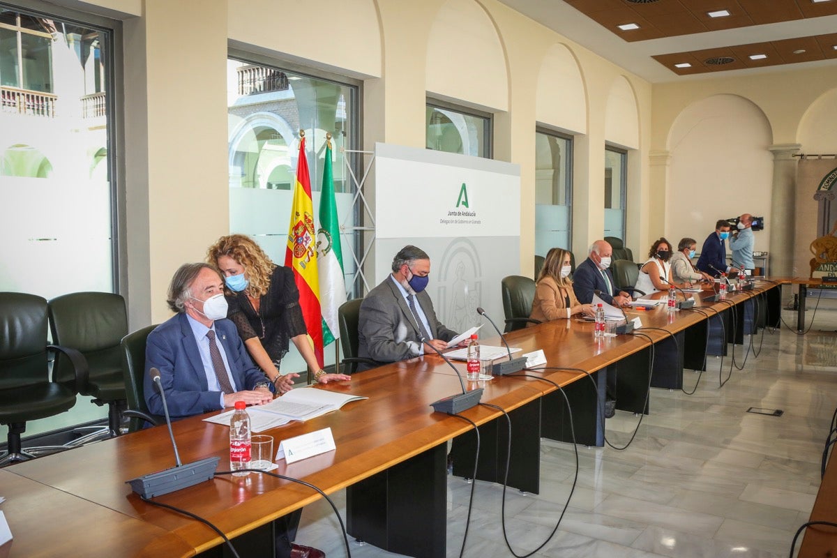 Reunión en La Normal con el consejero de Salud para decidir nuevas medidas en Granada