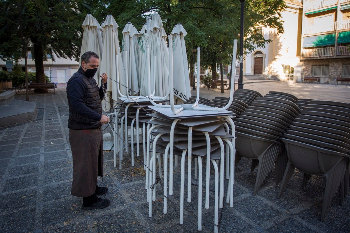 Ambiente en las calles de Granada este sábado