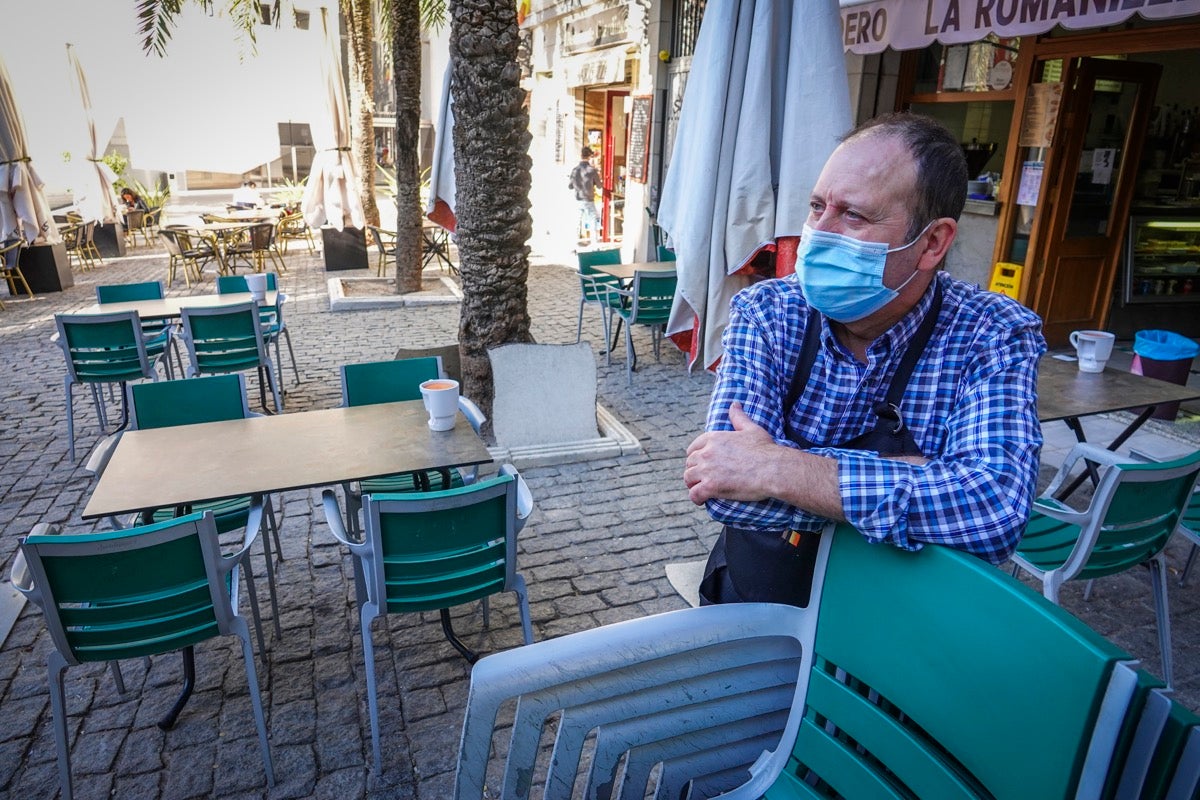 Galería. Ambiente en las calles de Granada este sábado en el primer día de restricciones