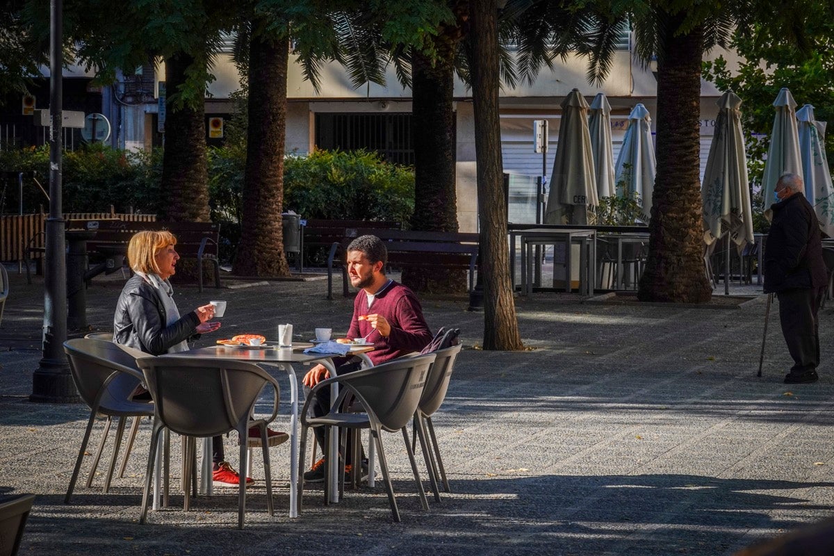 Ambiente en las calles de Granada este sábado