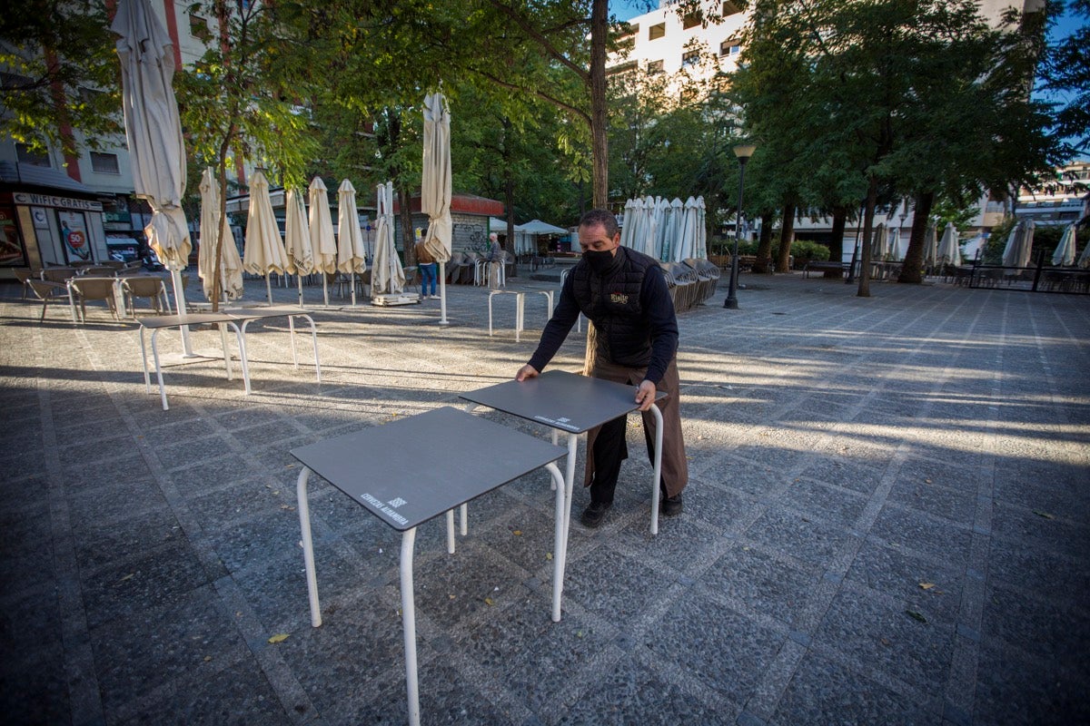 Ambiente en las calles de Granada este sábado