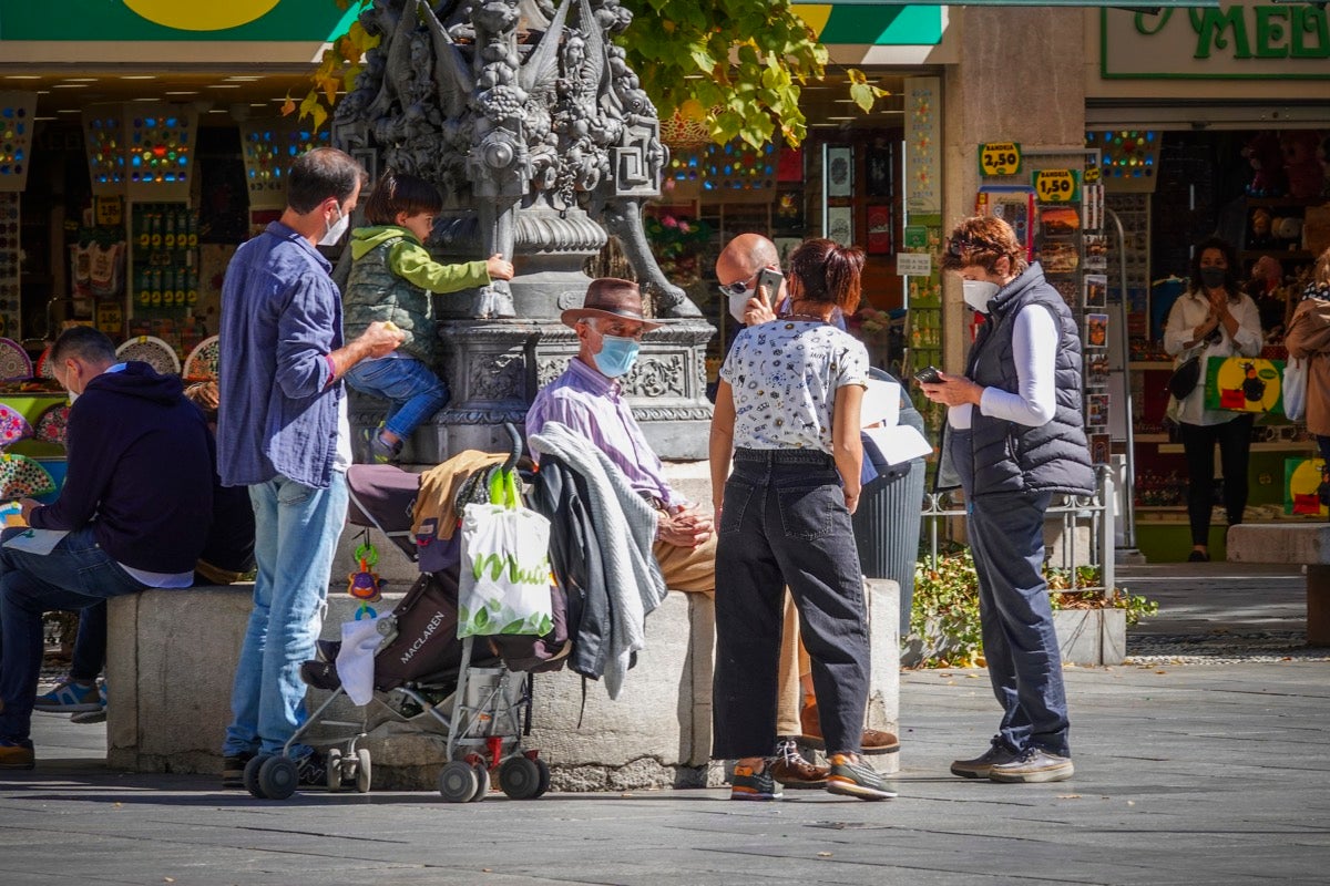 Ambiente en las calles de Granada este sábado