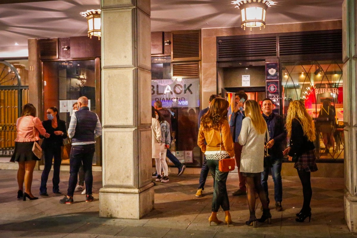 Fotos: Los locales del Centro cumplen con la norma de manera estricta