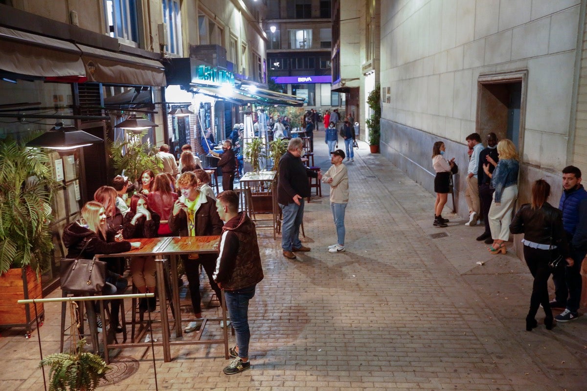 Fotos: Los locales del Centro cumplen con la norma de manera estricta