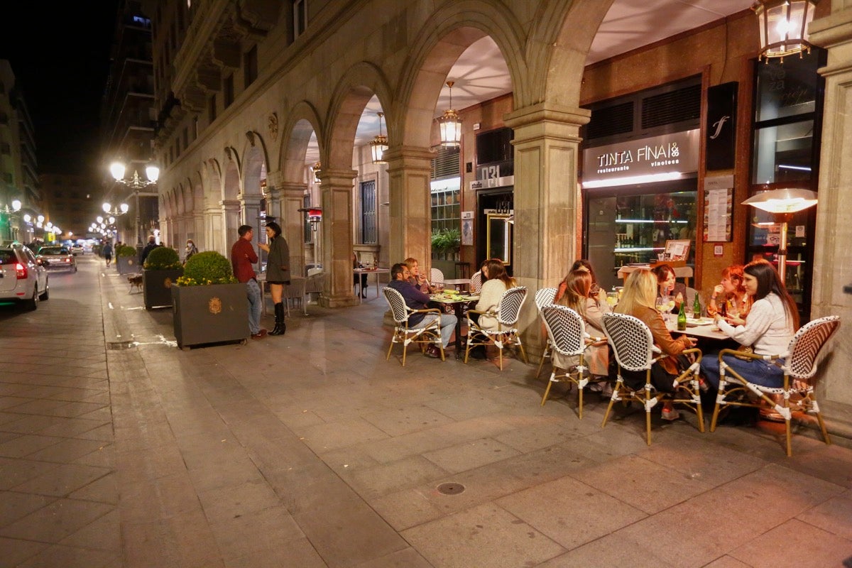 Fotos: Los locales del Centro cumplen con la norma de manera estricta