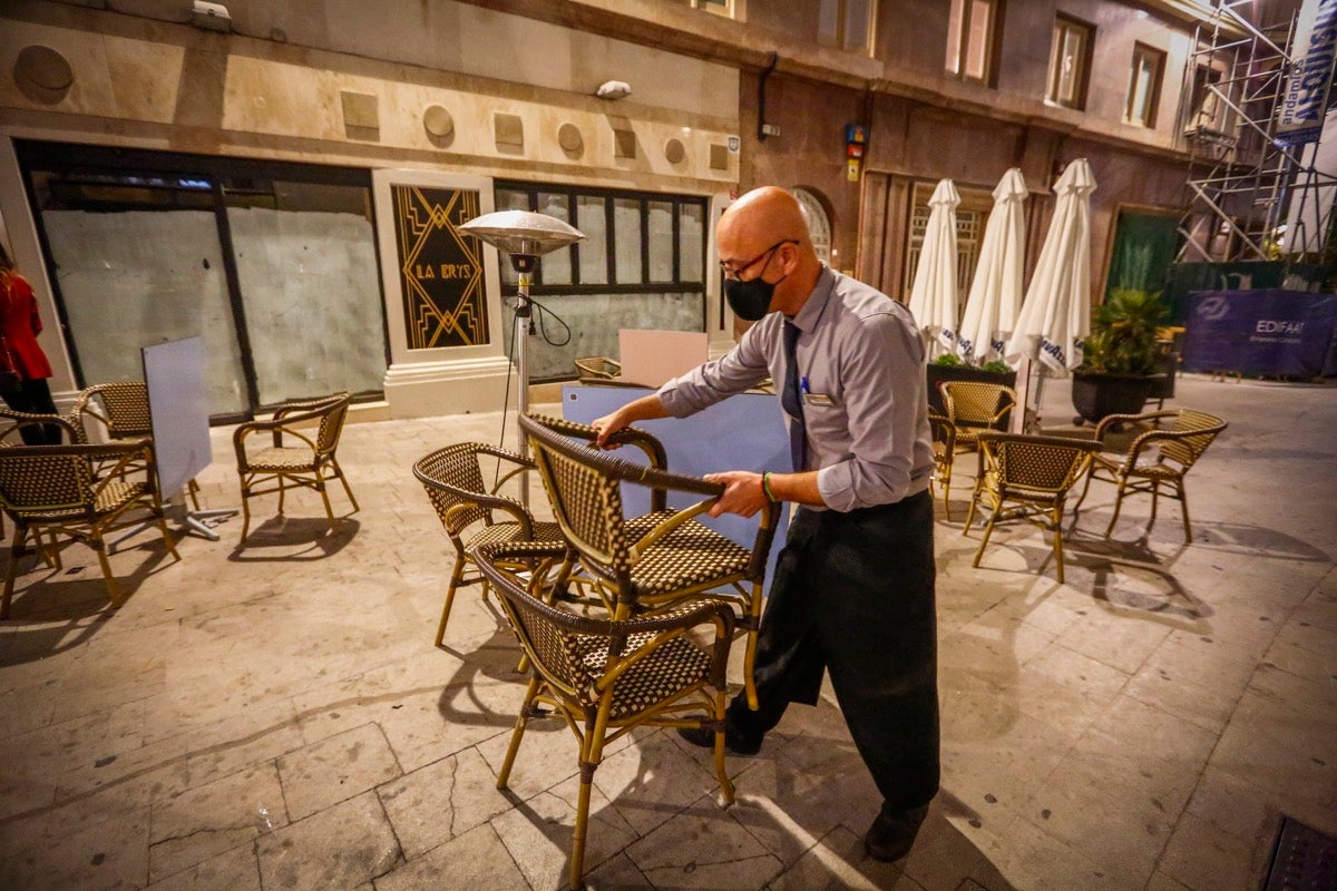 Fotos: Los locales del Centro cumplen con la norma de manera estricta