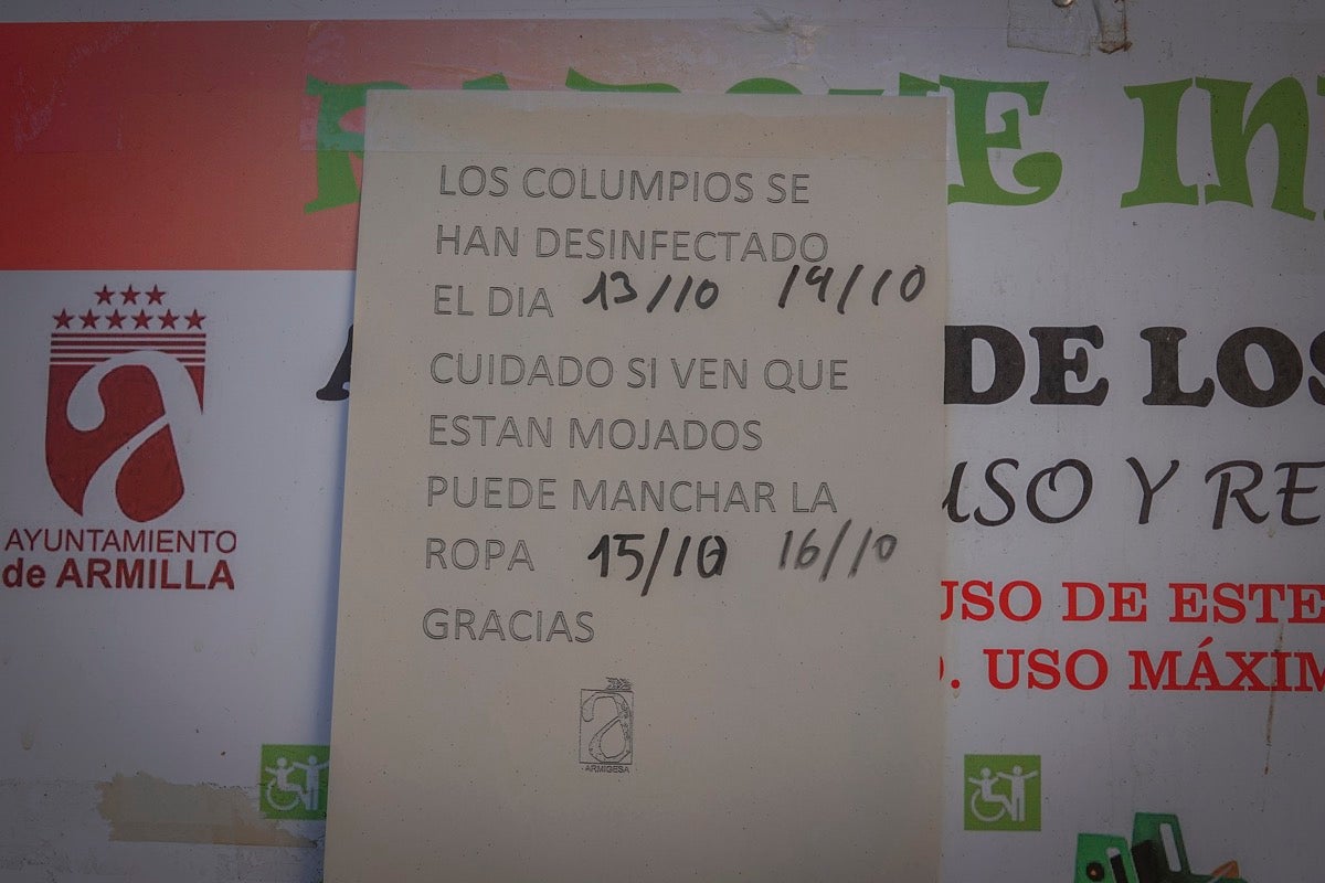 Fotos: La frontera Covid es la barra de un bar: en Armilla no se puede entrar a las tabernas y en Padul, sí