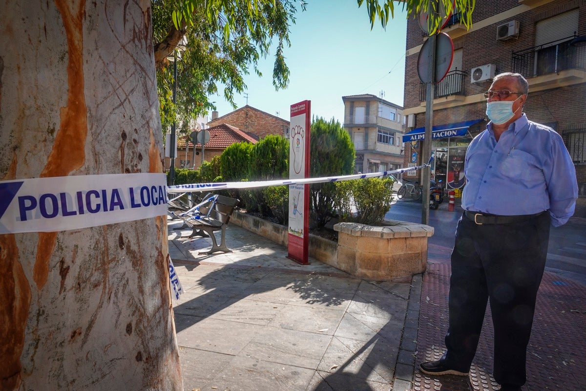 Fotos: La frontera Covid es la barra de un bar: en Armilla no se puede entrar a las tabernas y en Padul, sí