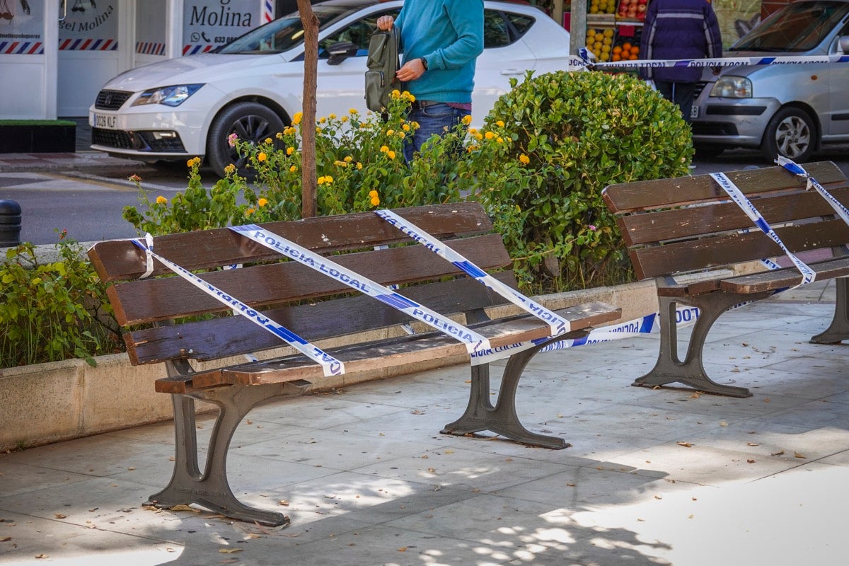 Fotos: La frontera Covid es la barra de un bar: en Armilla no se puede entrar a las tabernas y en Padul, sí