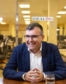 Imagen secundaria 2 - Distintos momentos de la entrevista.