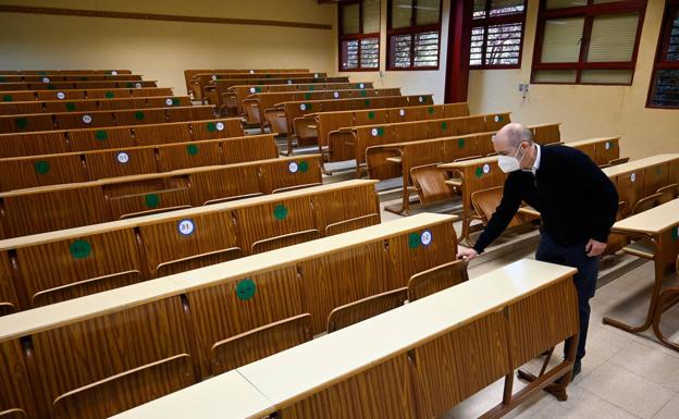 ¿Acabarán las fiestas con las clases presenciales en la universidad? El caso de Granada, en el punto de mira