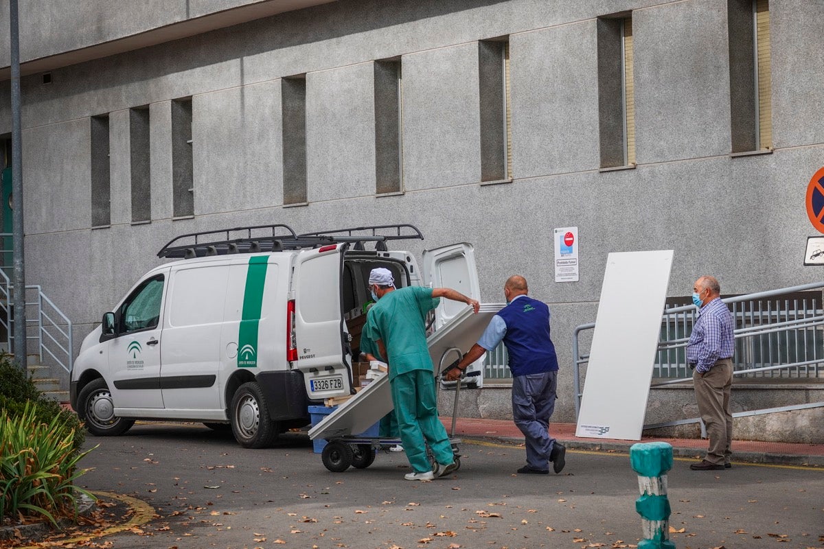 Este miércoles se ha procedido a trasladar a enfermos contagiados con el virus al histórico hospital de la capital